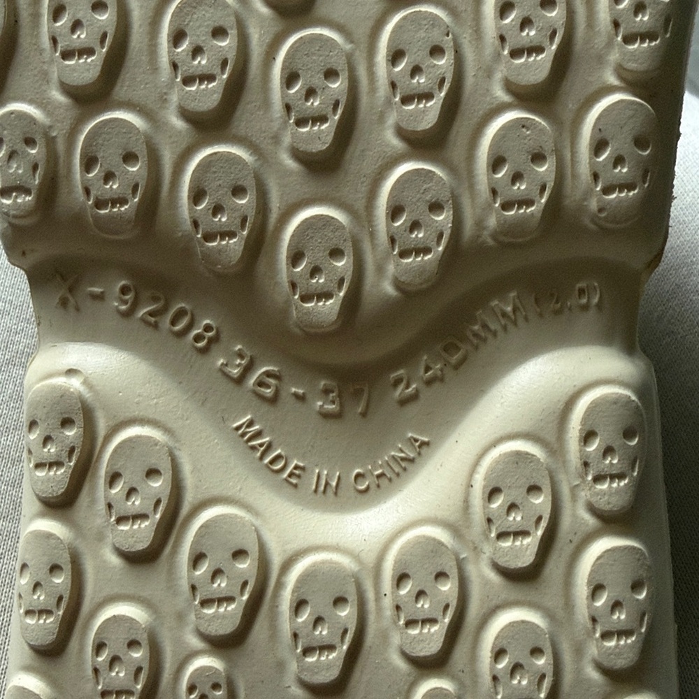 Skull slides - Picture 6 of 6